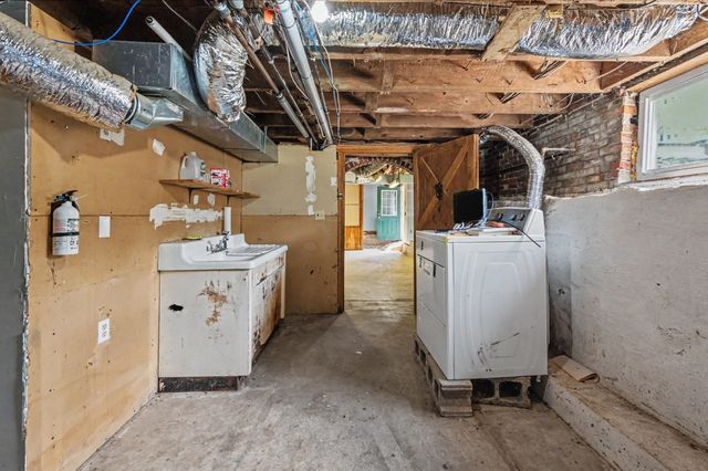 238 Park St, Easthampton, MA 01027