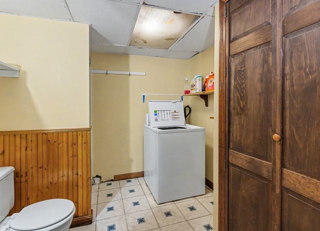 238 Park St, Easthampton, MA 01027