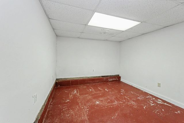 238 Park St, Easthampton, MA 01027
