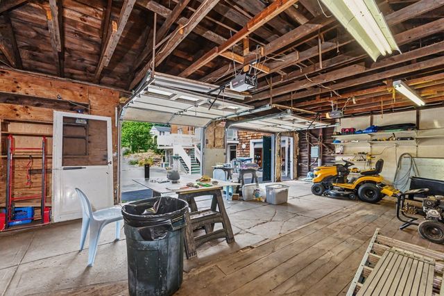 238 Park St, Easthampton, MA 01027