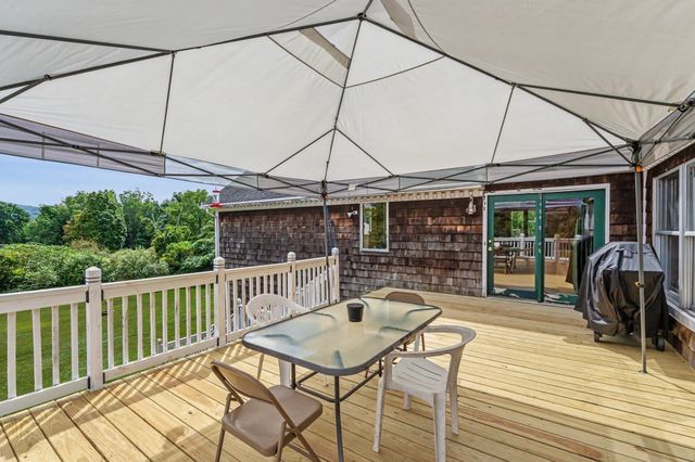 238 Park St, Easthampton, MA 01027