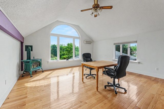 238 Park St, Easthampton, MA 01027
