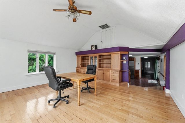 238 Park St, Easthampton, MA 01027