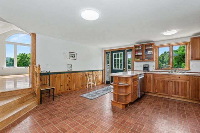 238 Park St, Easthampton, MA 01027