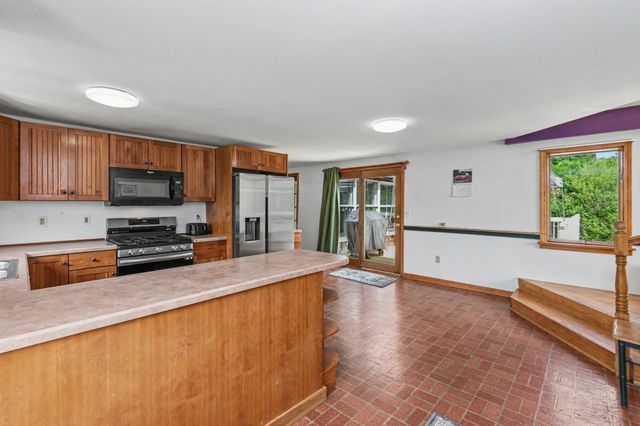 238 Park St, Easthampton, MA 01027