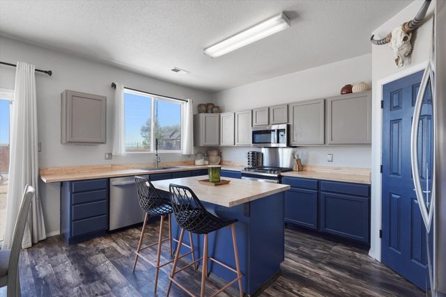 2511 Clear Sky Street SW, Los Lunas, NM 87031