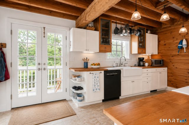 12 Grove Way, Clinton, CT 06413