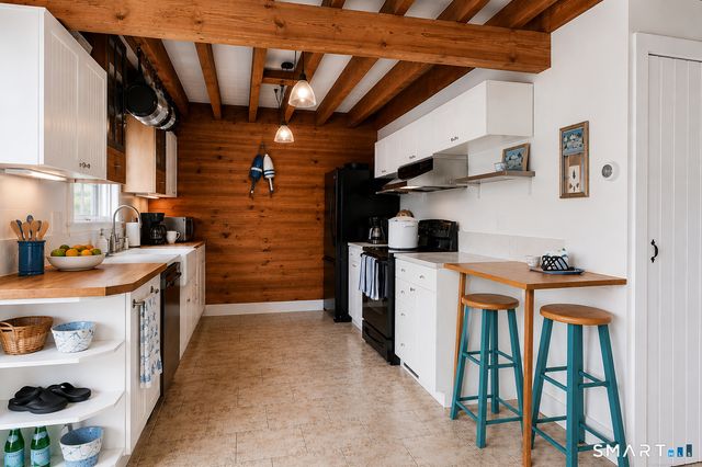 12 Grove Way, Clinton, CT 06413