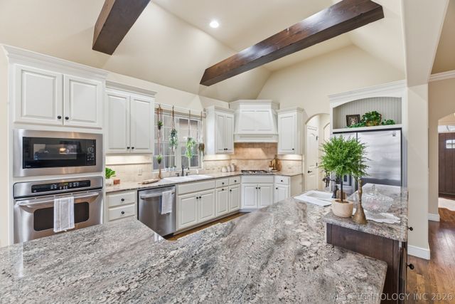 8677 E 104th Place, Bixby, OK 74133