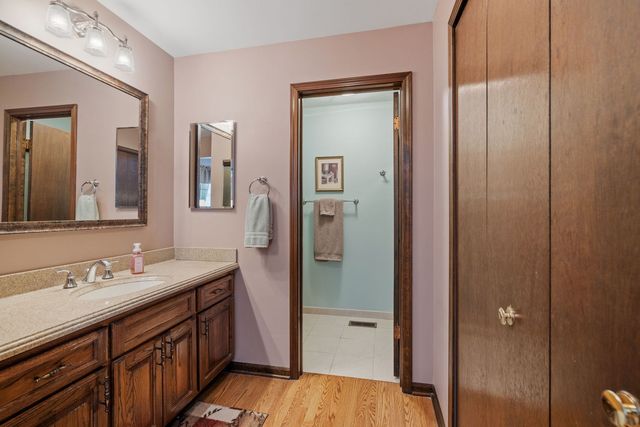 2439 N Windsor Drive, Arlington Heights, IL 60004