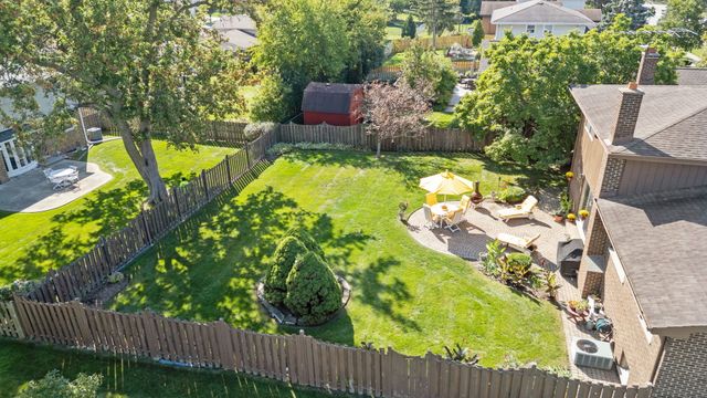 2439 N Windsor Drive, Arlington Heights, IL 60004