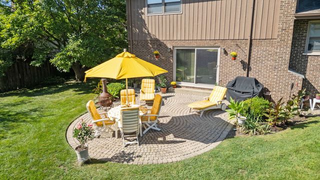 2439 N Windsor Drive, Arlington Heights, IL 60004