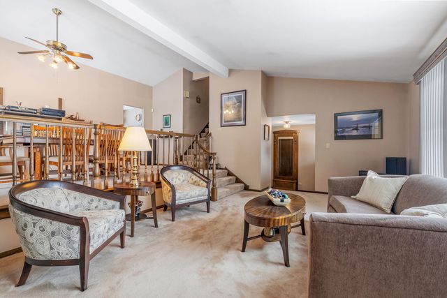 2439 N Windsor Drive, Arlington Heights, IL 60004