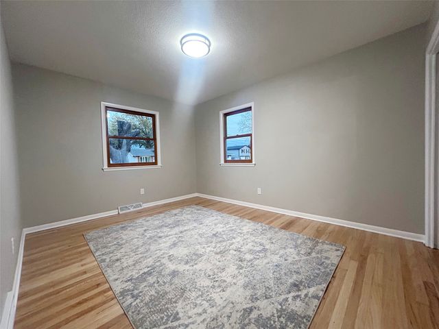 5806 SE 7th Court, Des Moines, IA 50315