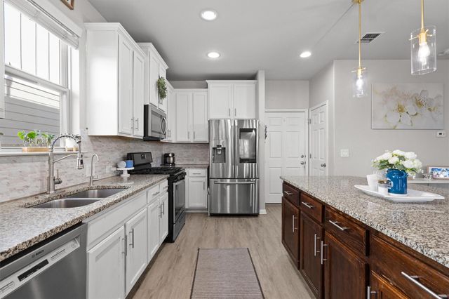 389 Eagle Brook LN, Buda, TX 78610