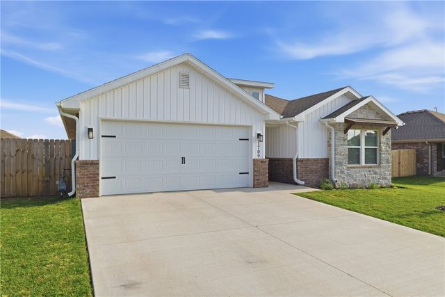 1709 Bugg Street, Pea Ridge, AR 72751