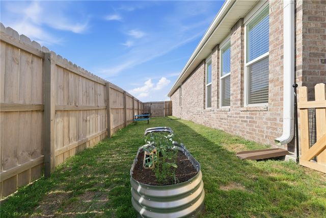 1709 Bugg Street, Pea Ridge, AR 72751