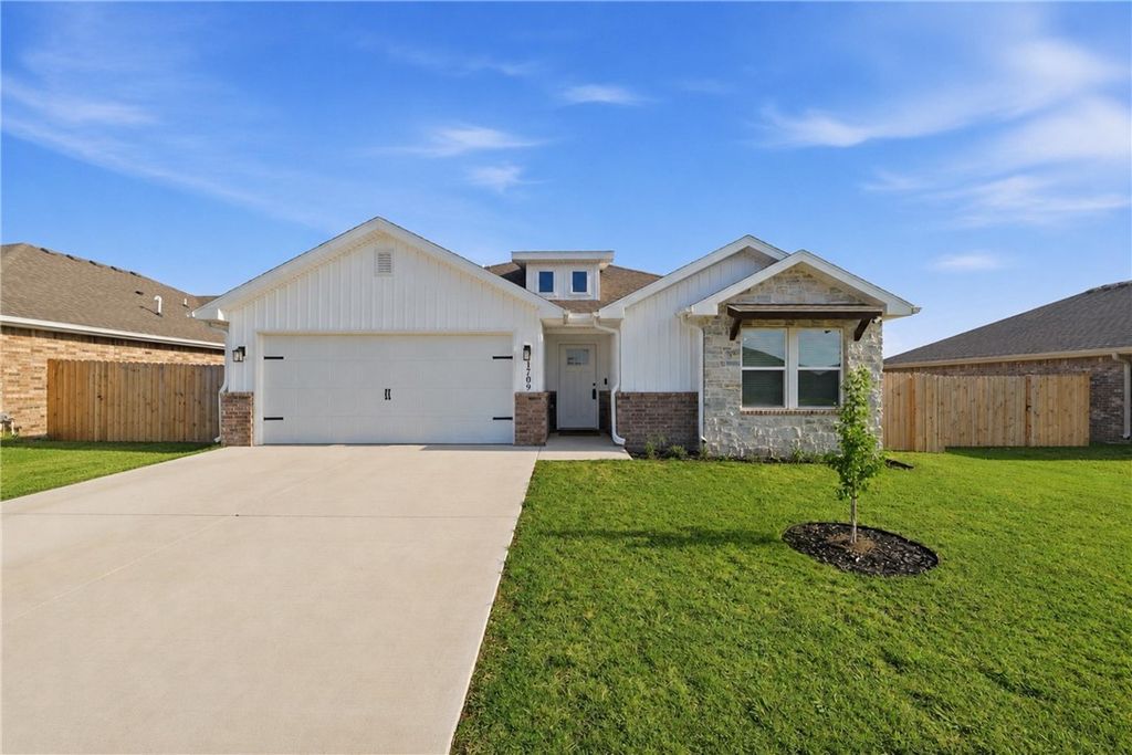 1709 Bugg Street, Pea Ridge, AR 72751