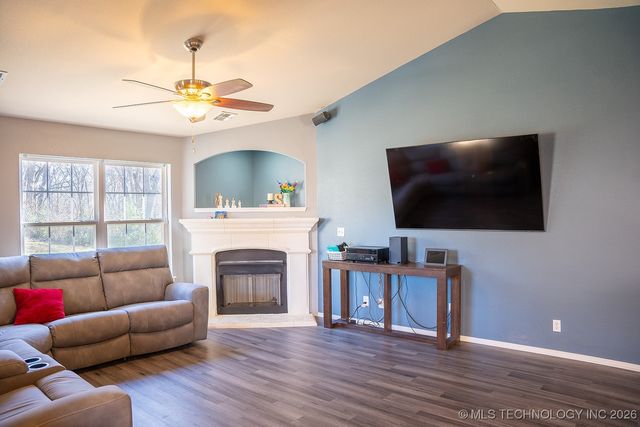 51 E Fairlane Drive, Sapulpa, OK 74066