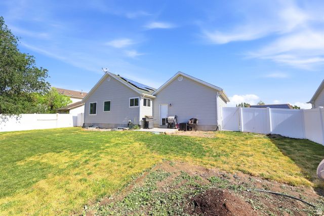 1836 E CANARY WAY, Eagle Mountain, UT 84005