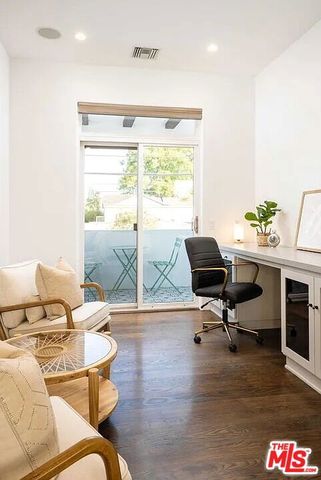 3496 Redwood Avenue, Los Angeles, CA 90066