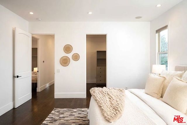 3496 Redwood Avenue, Los Angeles, CA 90066