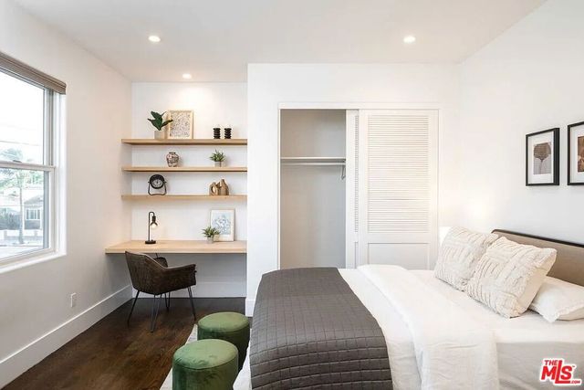 3496 Redwood Avenue, Los Angeles, CA 90066