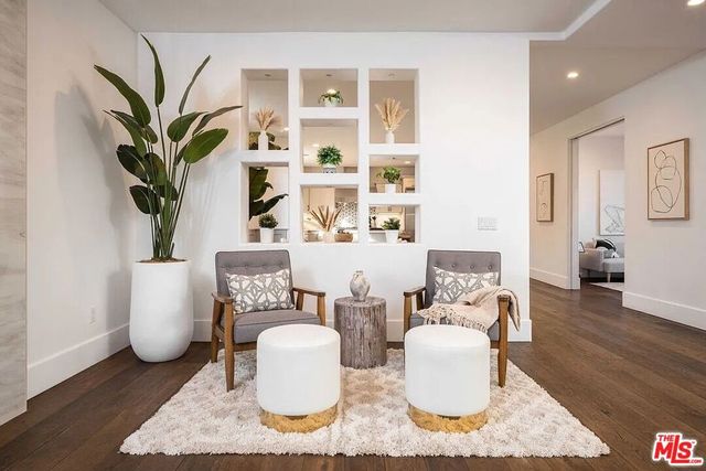 3496 Redwood Avenue, Los Angeles, CA 90066