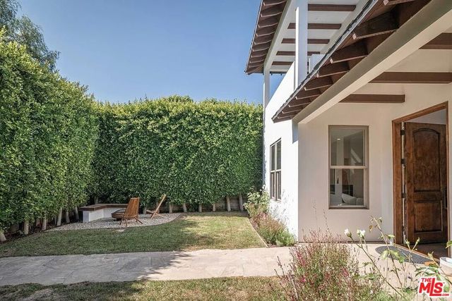 3496 Redwood Avenue, Los Angeles, CA 90066