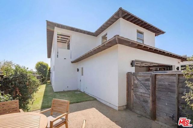 3496 Redwood Avenue, Los Angeles, CA 90066