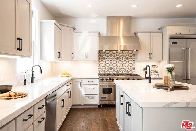 3496 Redwood Avenue, Los Angeles, CA 90066