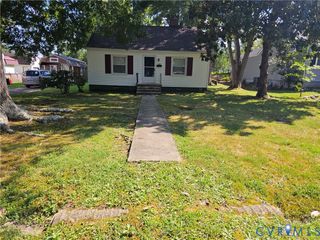 305 5th St, Blackstone, VA 23824