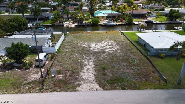 5125 Avalon DR, Cape Coral, FL 33904