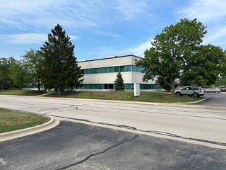 555 Waters Edge Lane, Lombard, IL 60148
