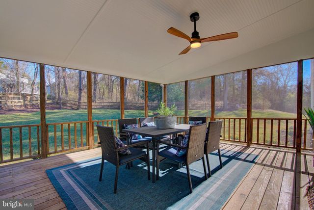 929 HOLLY CREEK DR, Great Falls, VA 22066