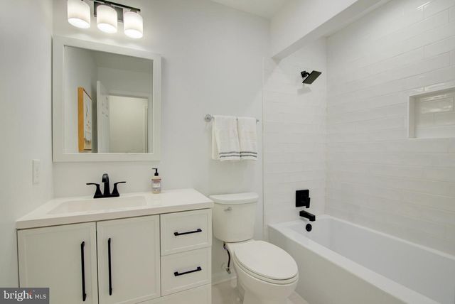 929 HOLLY CREEK DR, Great Falls, VA 22066