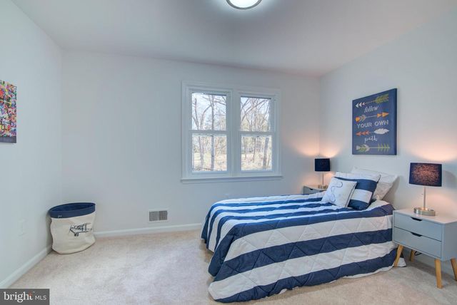 929 HOLLY CREEK DR, Great Falls, VA 22066