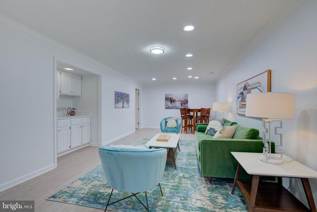 929 HOLLY CREEK DR, Great Falls, VA 22066