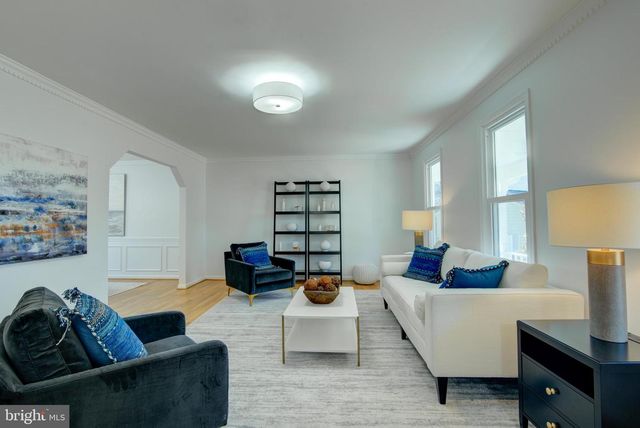 929 HOLLY CREEK DR, Great Falls, VA 22066