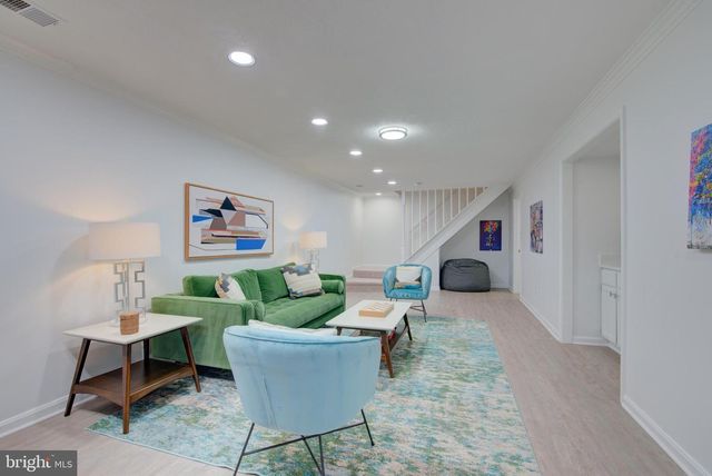 929 HOLLY CREEK DR, Great Falls, VA 22066