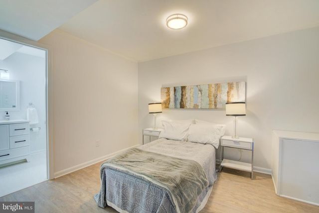 929 HOLLY CREEK DR, Great Falls, VA 22066