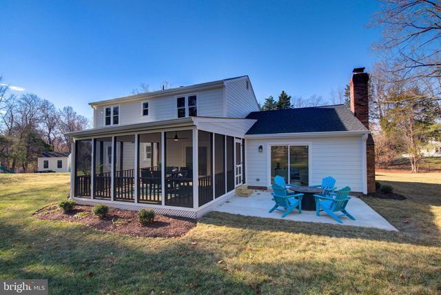 929 HOLLY CREEK DR, Great Falls, VA 22066