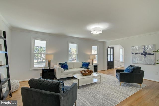 929 HOLLY CREEK DR, Great Falls, VA 22066