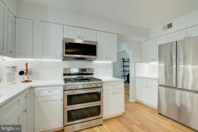 929 HOLLY CREEK DR, Great Falls, VA 22066