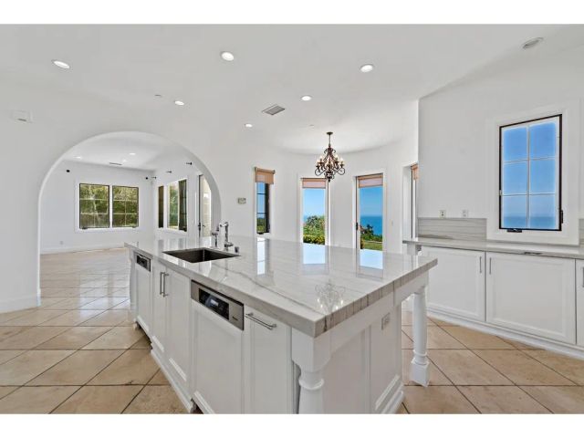 11 Greens Bluff, Newport Coast, CA 92657