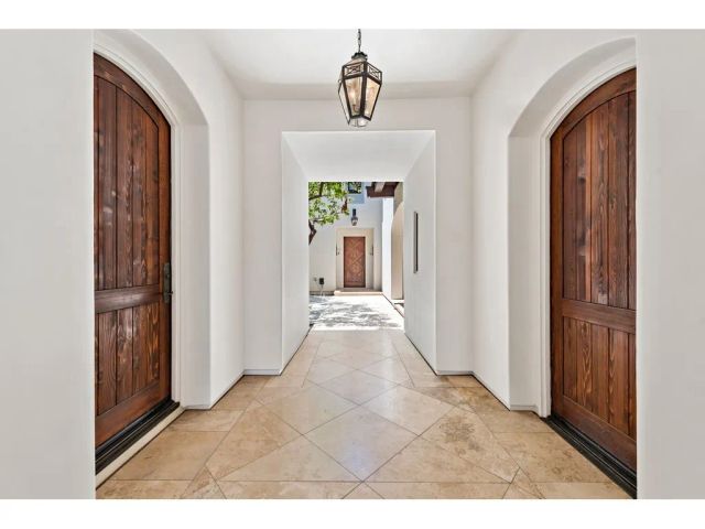 11 Greens Bluff, Newport Coast, CA 92657