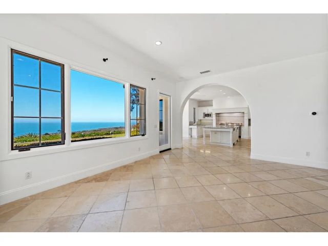 11 Greens Bluff, Newport Coast, CA 92657