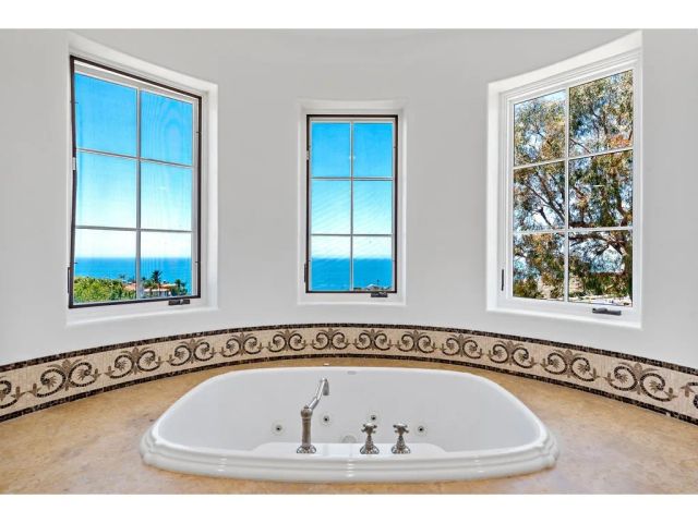 11 Greens Bluff, Newport Coast, CA 92657