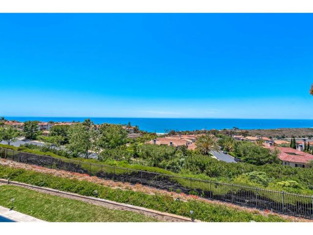11 Greens Bluff, Newport Coast, CA 92657