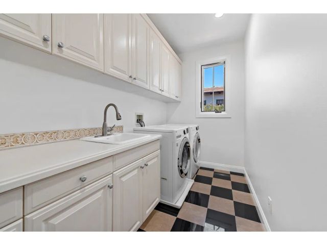 11 Greens Bluff, Newport Coast, CA 92657